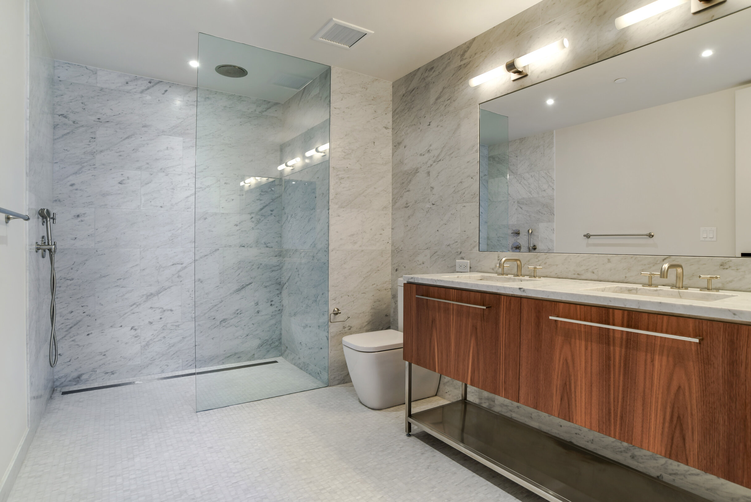 6_90FurmanSt_808814_13_MasterBathroom_HiRes.jpg