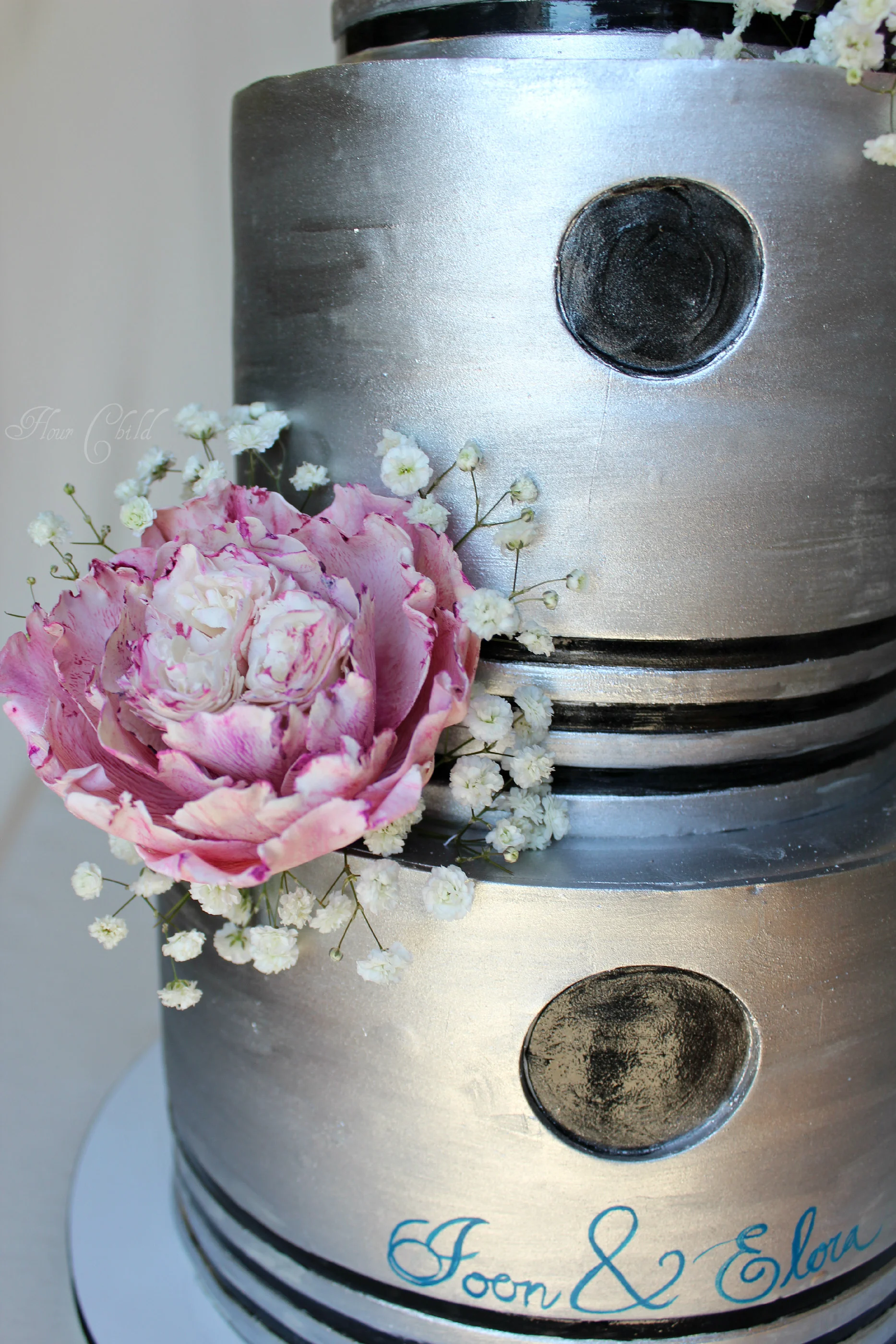 Pretty piston wedding cake .jpg