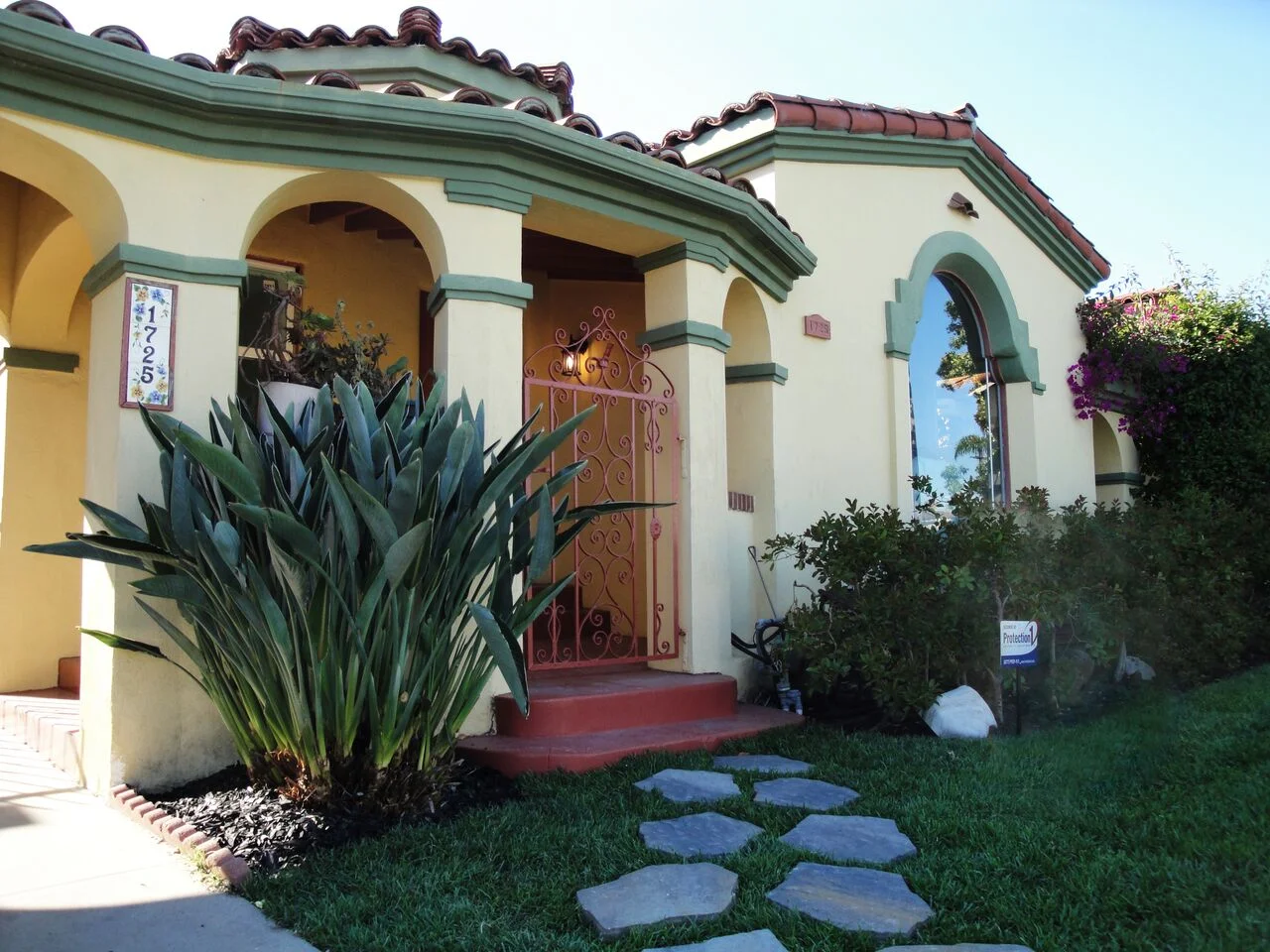 1725 S Garth Ave, South Robertson / Crestview