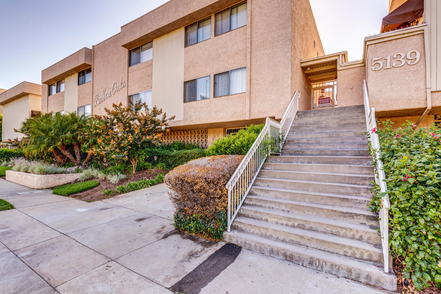 5139 Balboa Blvd Unit 16-large-002-14-ThoTif0007Upload25-1500x1000-72dpi.jpg