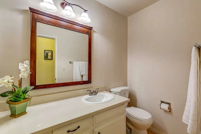 5950 Buckingham Pkwy Culver-small-011-5-ThoTif0008Upload10-666x444-72dpi.jpg