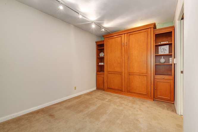 5950 Buckingham Pkwy Culver-small-016-16-ThoTif0008Upload12-666x444-72dpi.jpg
