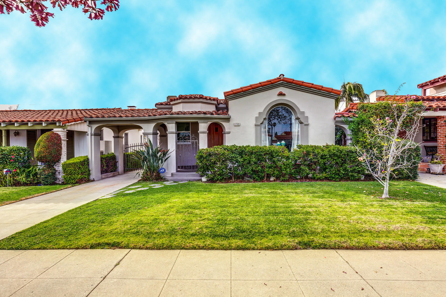1725 S Garth Ave Los Angeles-large-002-18-ThoTif0012Upload02-1500x1000-72dpi.jpg