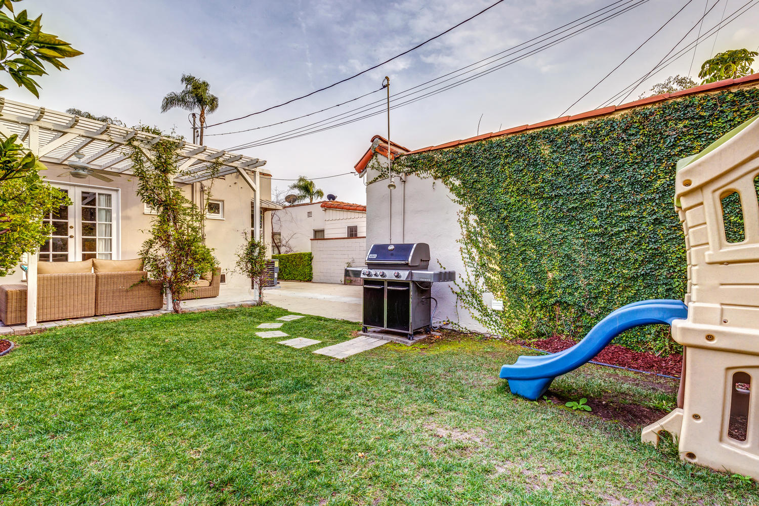 1725 S Garth Ave Los Angeles-large-028-22-ThoTif0012Upload28-1500x1000-72dpi.jpg