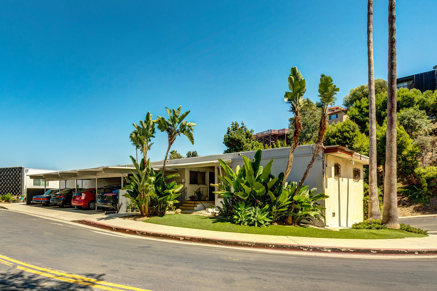 4431 Don Ricardo Dr Unit APT-large-001-001-ThoTif0016Upload12-1500x1000-72dpi.jpg