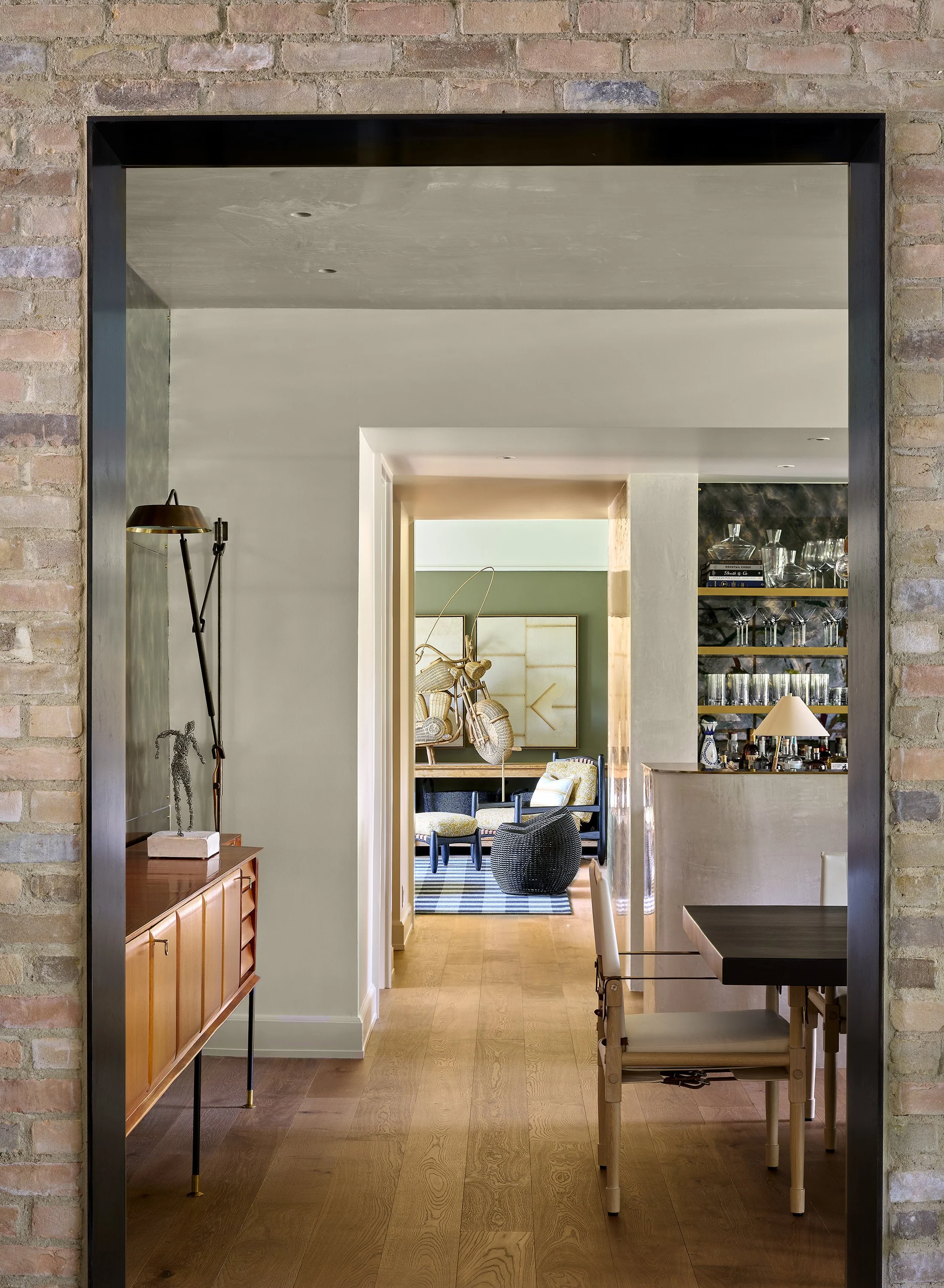 Entry into Dining_2-2610_209416.jpg