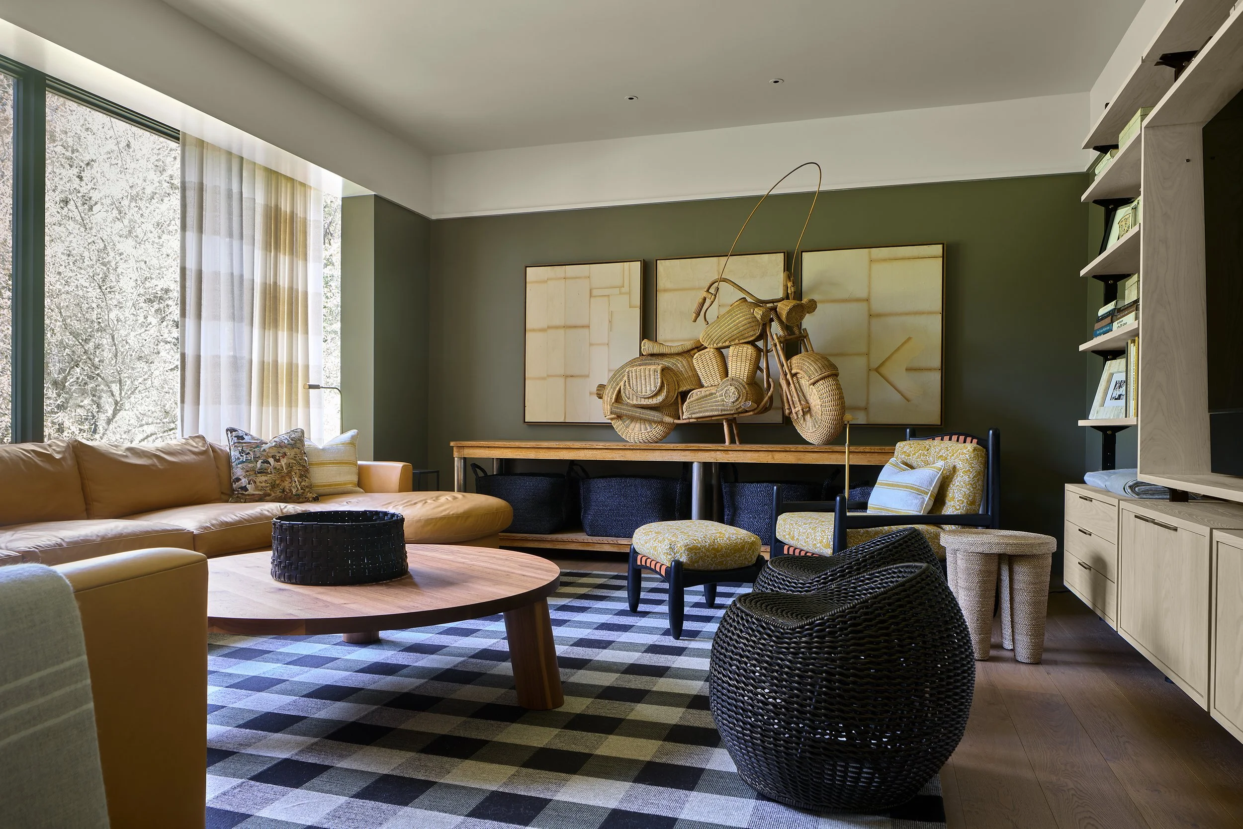 Family Room_2-2610_208343.jpg