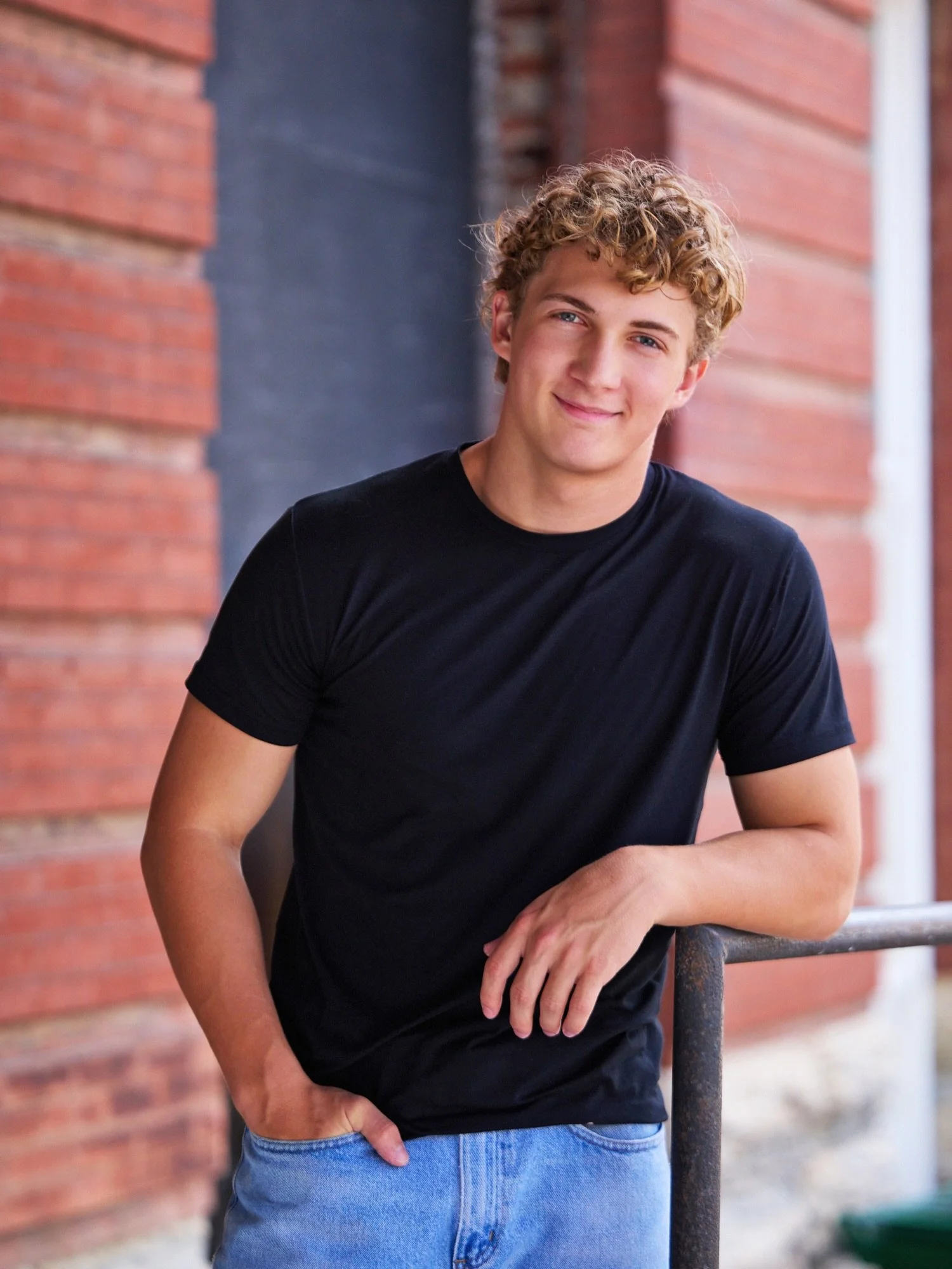 Our summer calendar is filling up and we&rsquo;ve started our Senior Summer Flash Sale!! ⛅️ Get $100 off ALL Senior Sessions booked by May 27th. 

DM or click the link in our bio for more info! 

#seniorpictures #Kansas city KC Senior Portrait Photog