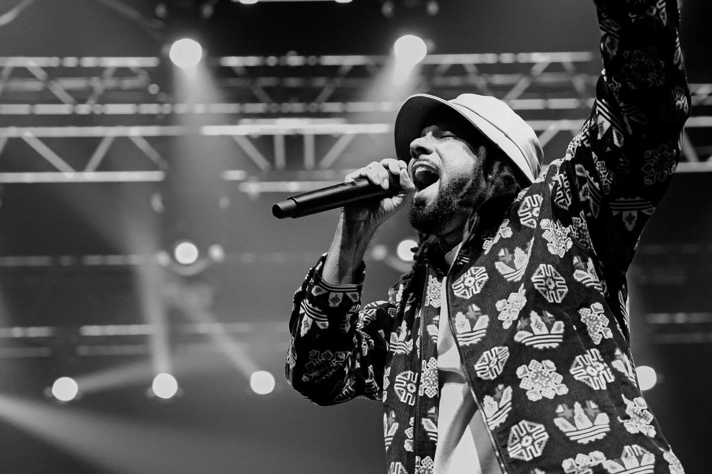 Oh Montr&eacute;al THANK YOU 🙏🏽 
🇨🇦 TORONTO 🇨🇦 
Yuh Ready for the Jam tonight ?!! 🚨🚨🚨
Is only #RumandCocacola All night 
with meh #CarnivalFriend dem 🔥🔥🔥🔥
Drink some #CocoaTea before you come , It COLD 🥶 
Love ❤️
@sosfestto 
@historytor