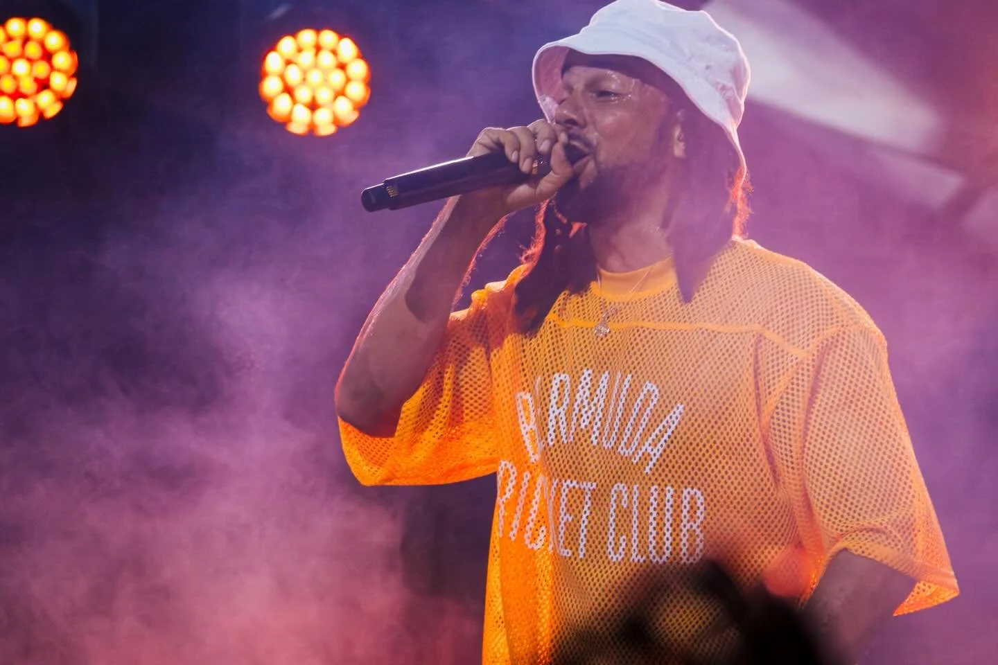 Yes Bermuda 🇧🇲 Real Heat 🥵 and REAL VIBES 🔥🔥🔥🔥 
What a great way to kick off #CupMatch 🏆 
Who's gonna take it this year ? #Somerset #StGeorges 🏏 
Big love to @theparadisesuite for the gear ✨
@jono.hirst 📸✨🔥