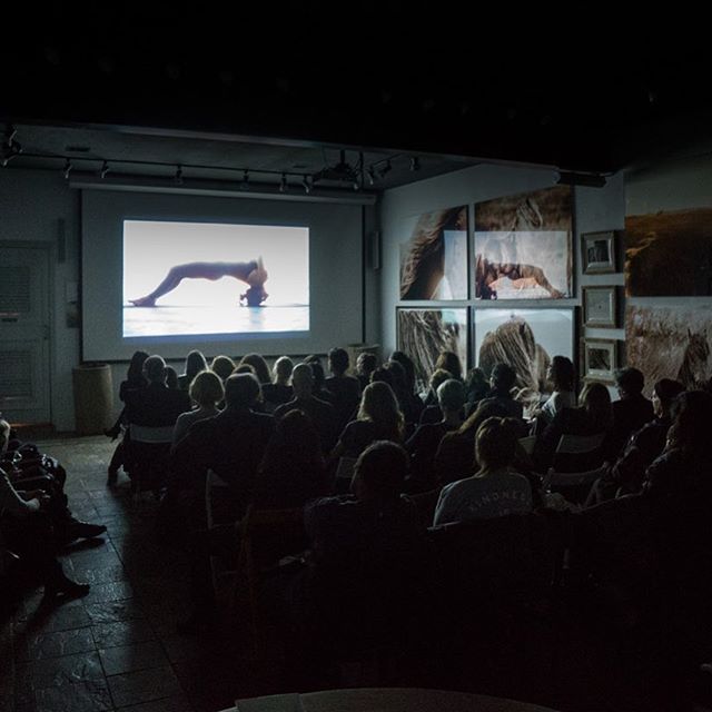 ON YOGA The Architecture of Peace 💫 @onyogafilm 🕉 Screening in NYC of this incredible film by director @heitordhalia based on the book of the same name by Michael O&rsquo;Neill @michaeloneillphoto @ursofilmes @paranoid_br @dutesco 
At The Wild Hors