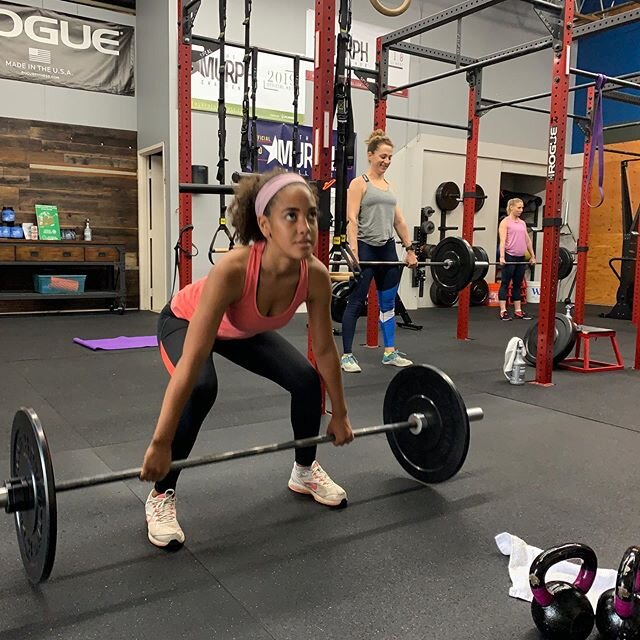 Open yourself to new methodologies and philosophies and your growth will be infinite. @myagordon01 gave the barbell a go with the legends @dbijon @shiratzka and @julie.m.t.justbeingme today! Work got done on a whole new level with this squad gearing 