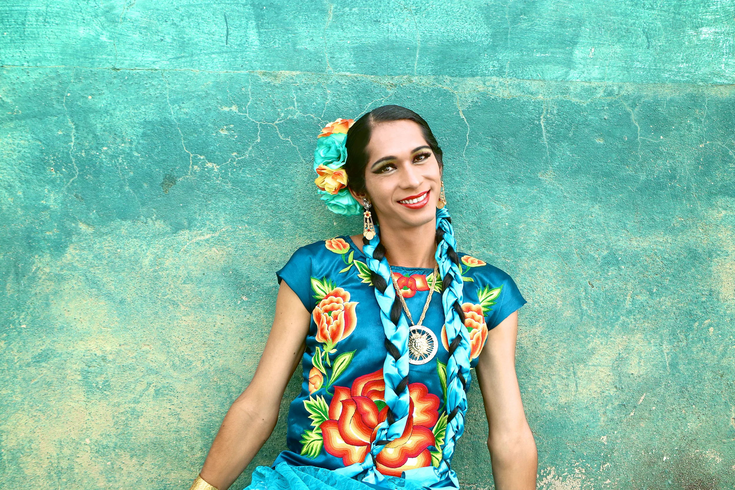 A photo documentary series of Mexico's transgendered Zapotecs Involvement: Art direction, photography, post production