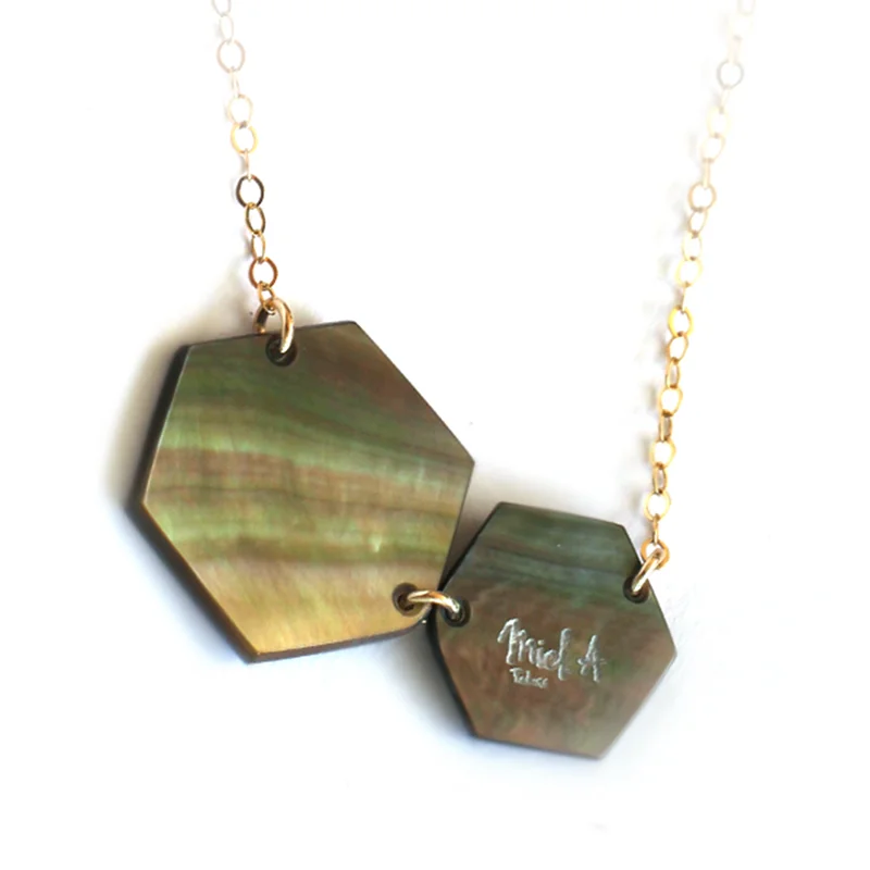 BIJOUX-COLLIER-BEE-TAHITI-2.jpg