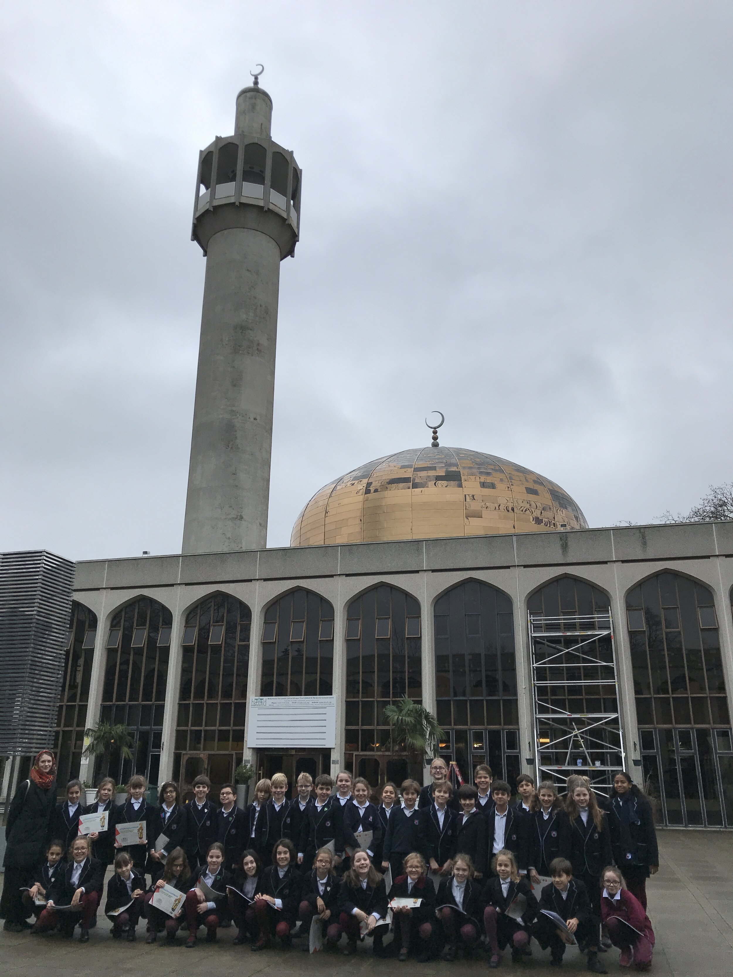 S5 in London Central Mosque.JPG