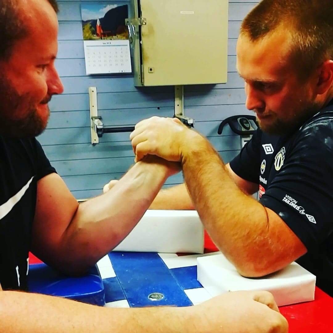 Prøv deg på handbak med Systrening AS, laurdag kl 13.00. Foto: Roger Navarsete.
