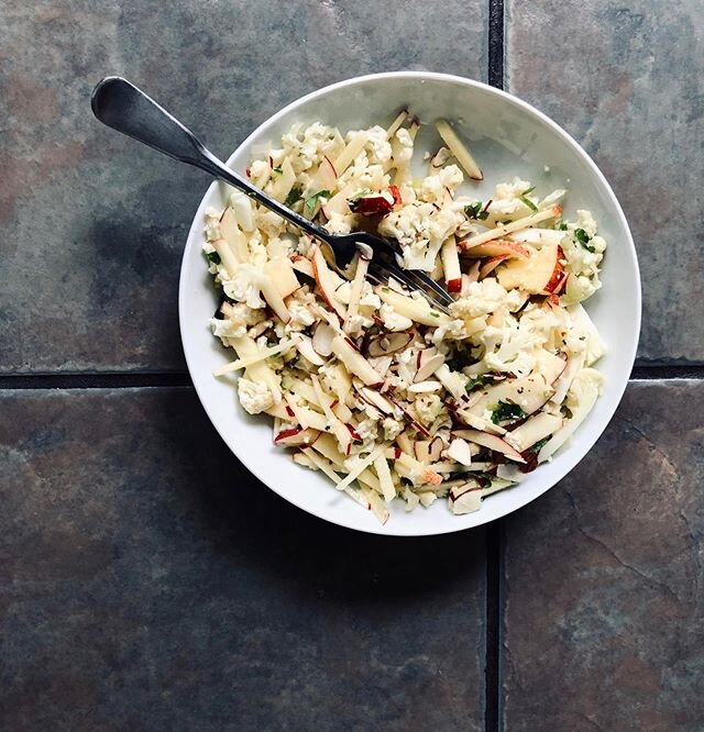 A much needed intake of a proper salad. Quarantine life has been too filled with pasta lately. Thanks @chefsymon for the inspiration and videos. #blackhouses #symondinners @foodnetwork #vegan #glutenfree #dairyfeee #salad #lunch #cleveland