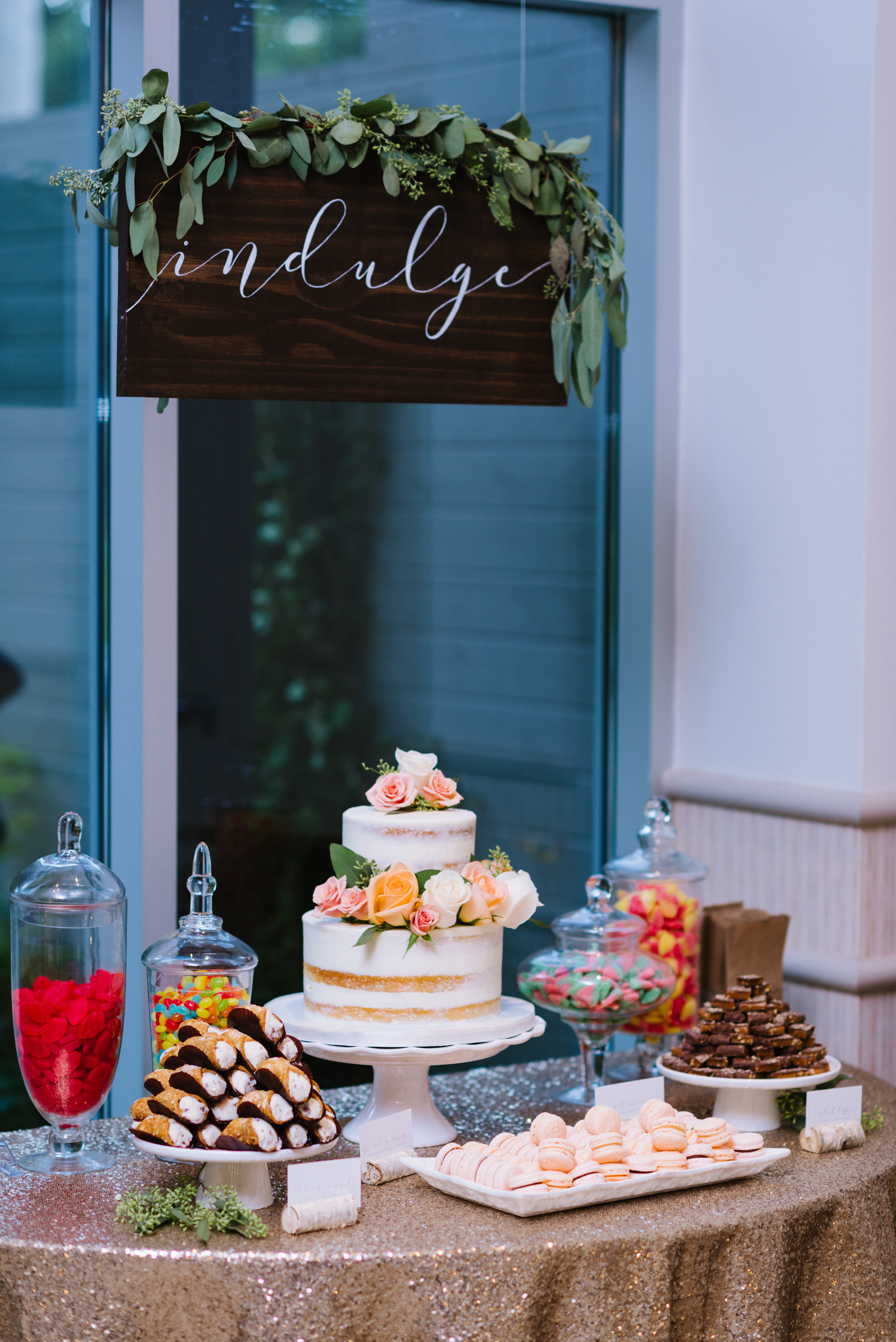 sweets-table-naked-cake-wood-sign