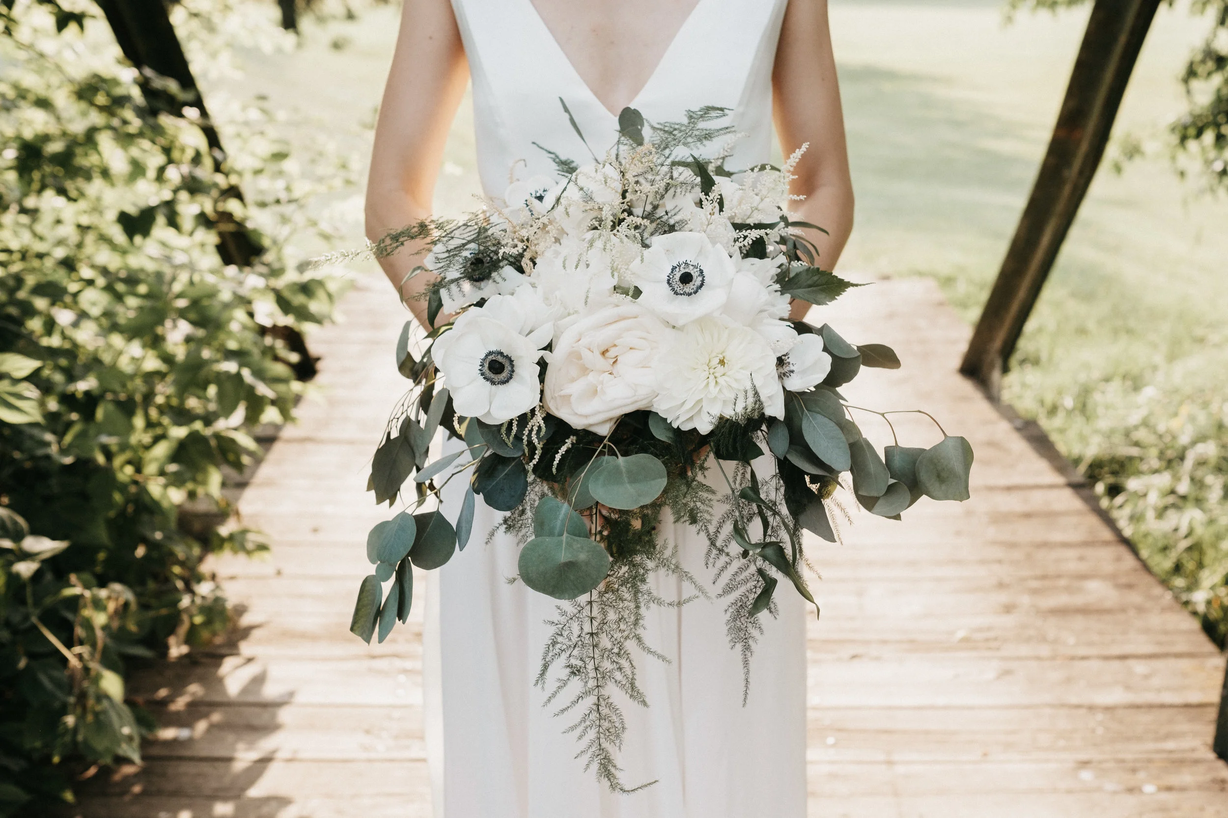 bridal_bouquet_white_flowers_greenery_anemone.jpg