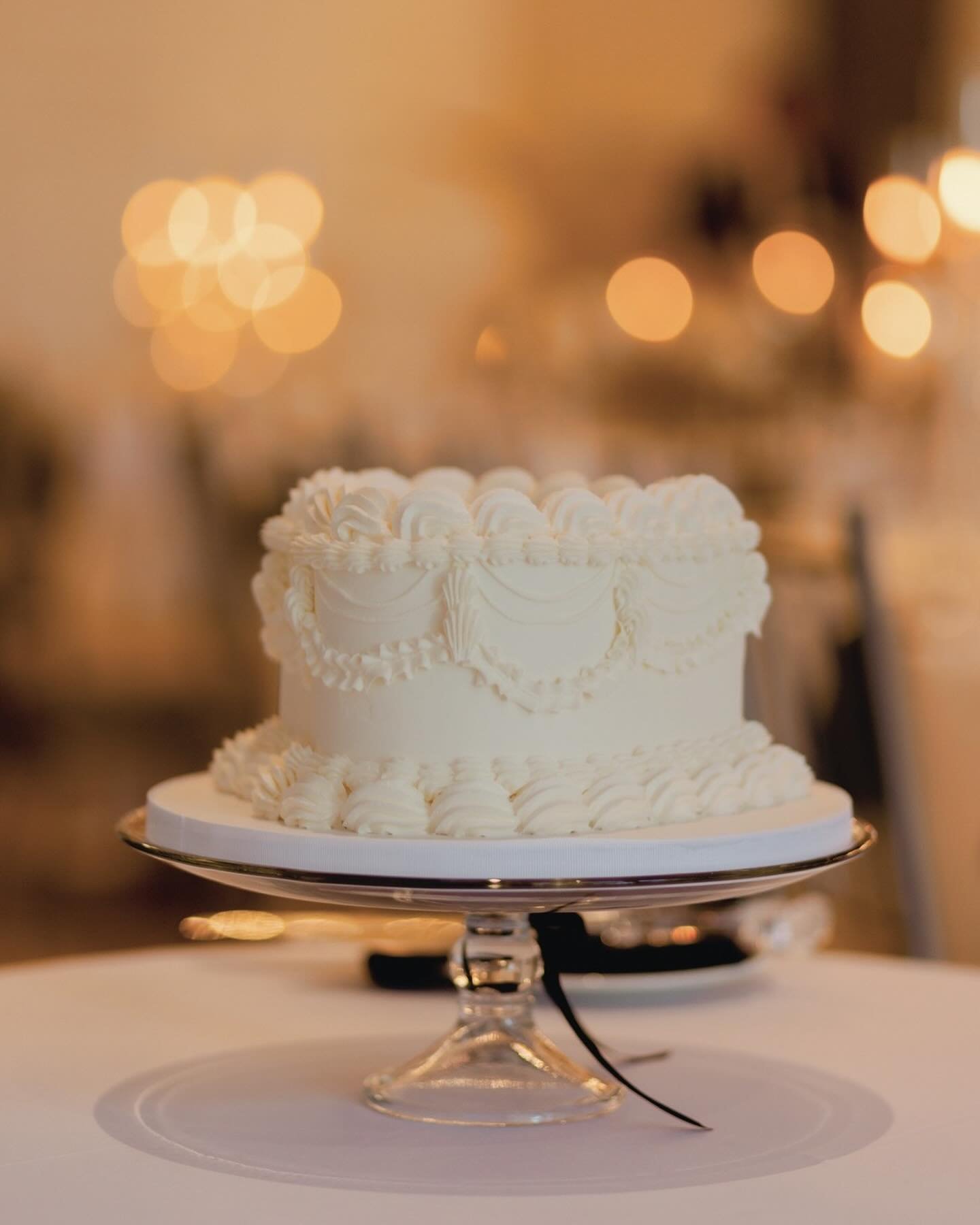 Vintage cakes, it was always you 💫 
 
#vintagecake #cake #weddingcake #cakedesign #weddingdetails #wedding #weddinginspiration #weddingsideas #modernwedding #luxurywedding #realwedding #weddingtrends #stmaryson #stmarysballroom #dreamwedding