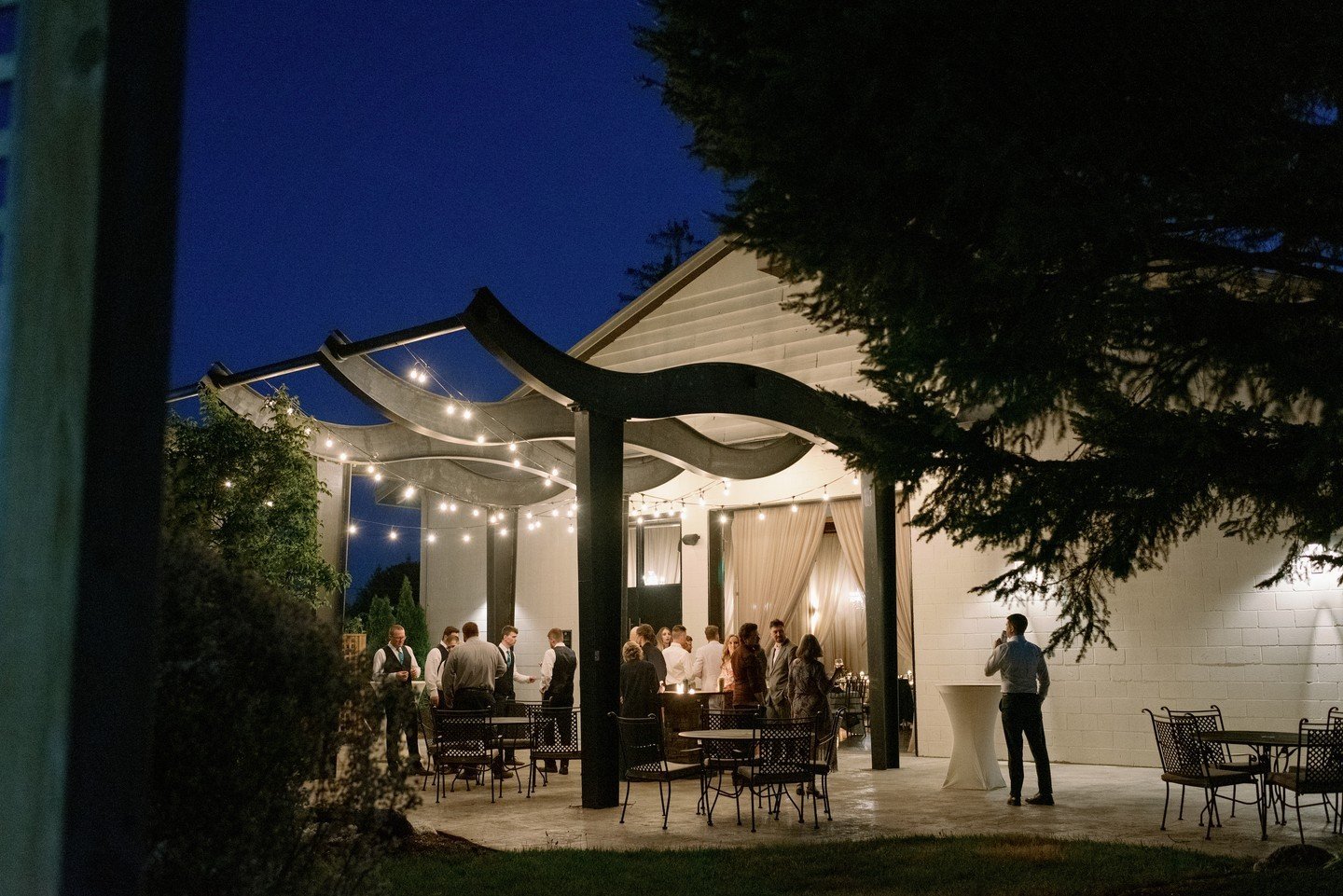 Friday Night Lights ✨✨✨

It's the first weekend in May, and that means it's the official kickoff to wedding (and patio) season! We are ready to light this season UP!

Photography @emilyjean_photography 

#patioseason #weddingseason #outdoorliving #we