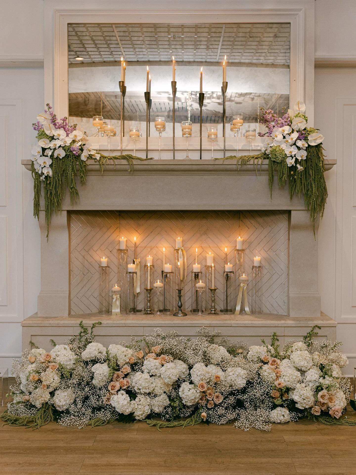 Peak inspiration right here. 😎 T &amp; D got married, and from ceremony to reception, it was A VIBE.

Floral Design @taniafloral
Photography @kristenelizabethphotography

#wedding #weddingdesign #eventdesign #tablescape #weddingcenterpiece #modernwe
