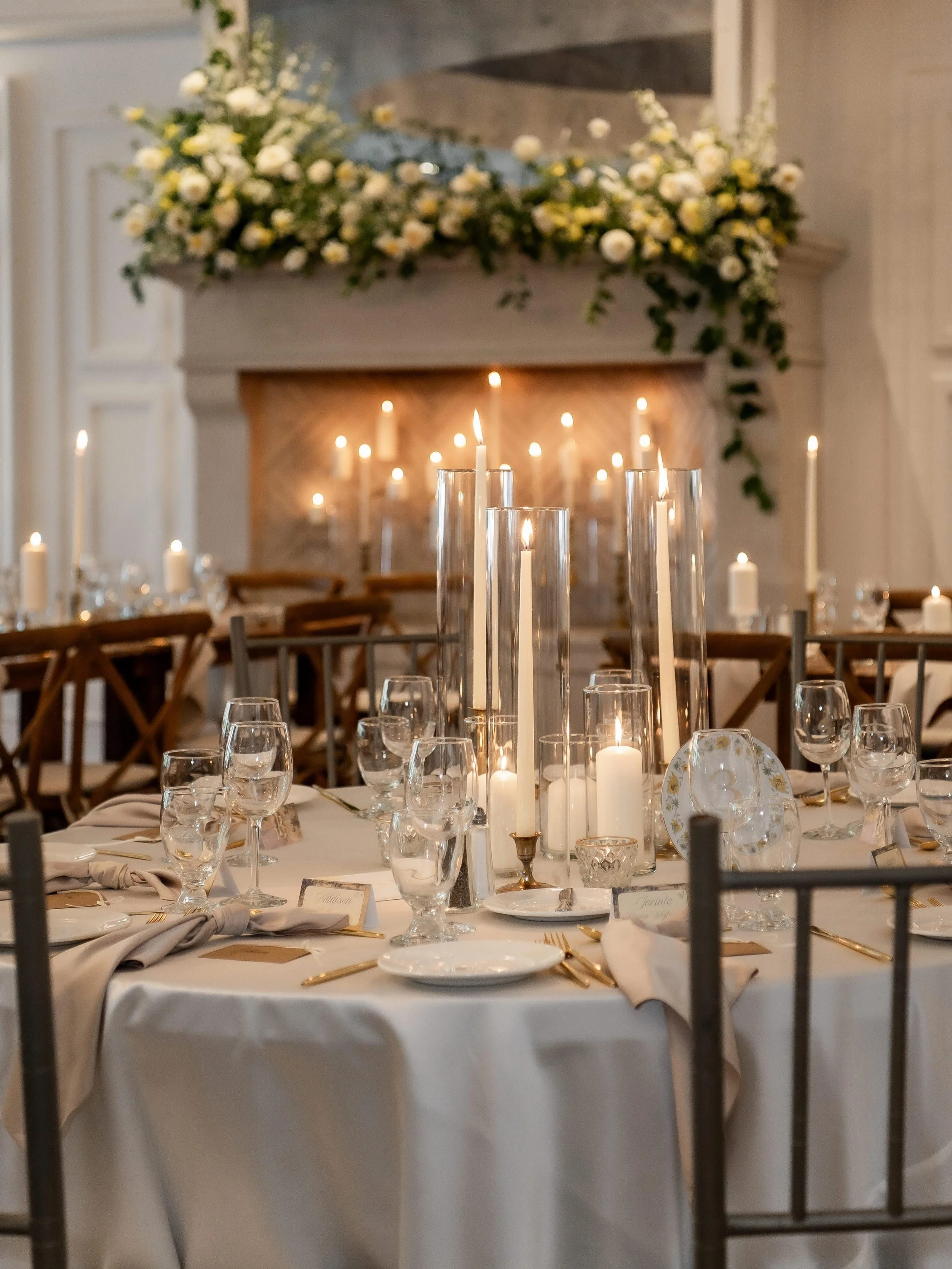 Never been a happier colour palette 💛

BRB, replacing my entire spring wedding mood board with Butter Yellow&mdash;thanks to inspiration from Brooke &amp; Liam, and a little help from their vendors 🤩

Floral Design @gooseberryfloraldesign Photograp