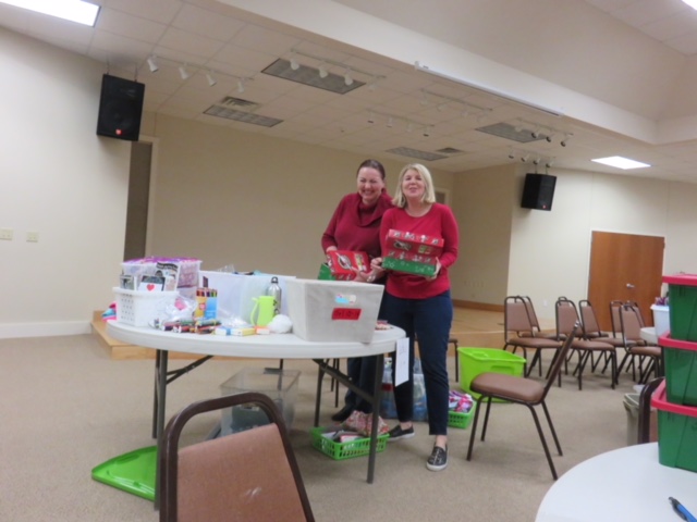 Shoebox Packing Party 2017 (11).JPG