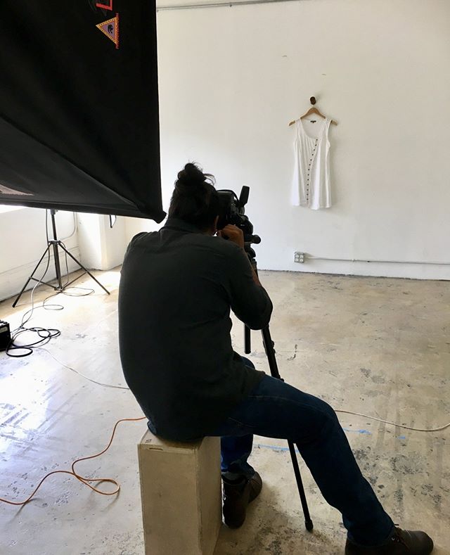 Capturing the simple elegance one snapshot at a time.⁠
⁠
⁠
⁠
⁠
⁠
⁠
#behindthescenesphotoshoot #behindthescenes🎬 #behindthescenesvideo #behindthescenesphotography #behindthescenesphoto #behindthescenestour #nyphotography #photographyny #photographyny