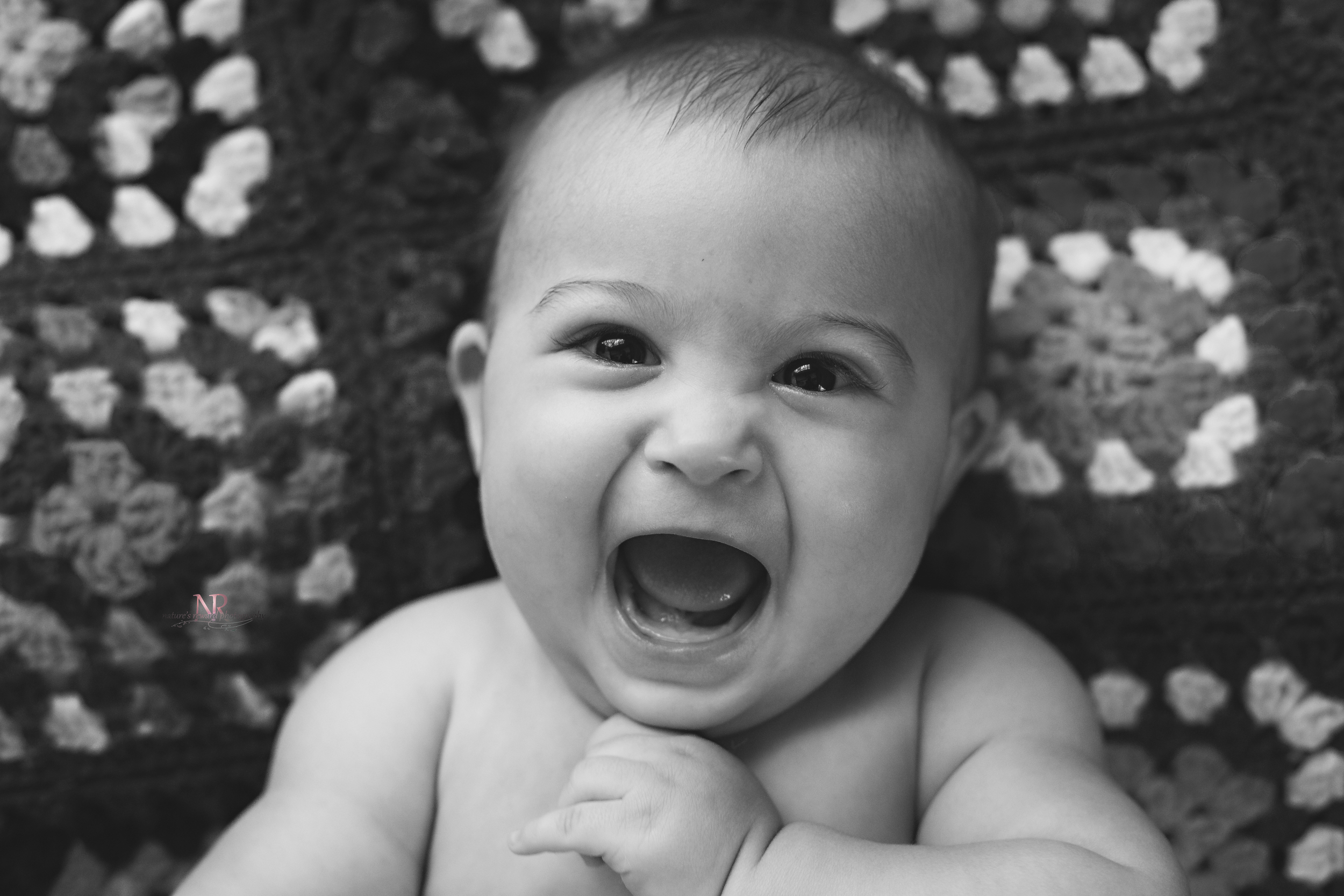 A gorgeous Milestone session with a beautiful 4 month old baby made for some gorgeous images that will allow his mommy and the rest of us to look back at his many faces and remember. 