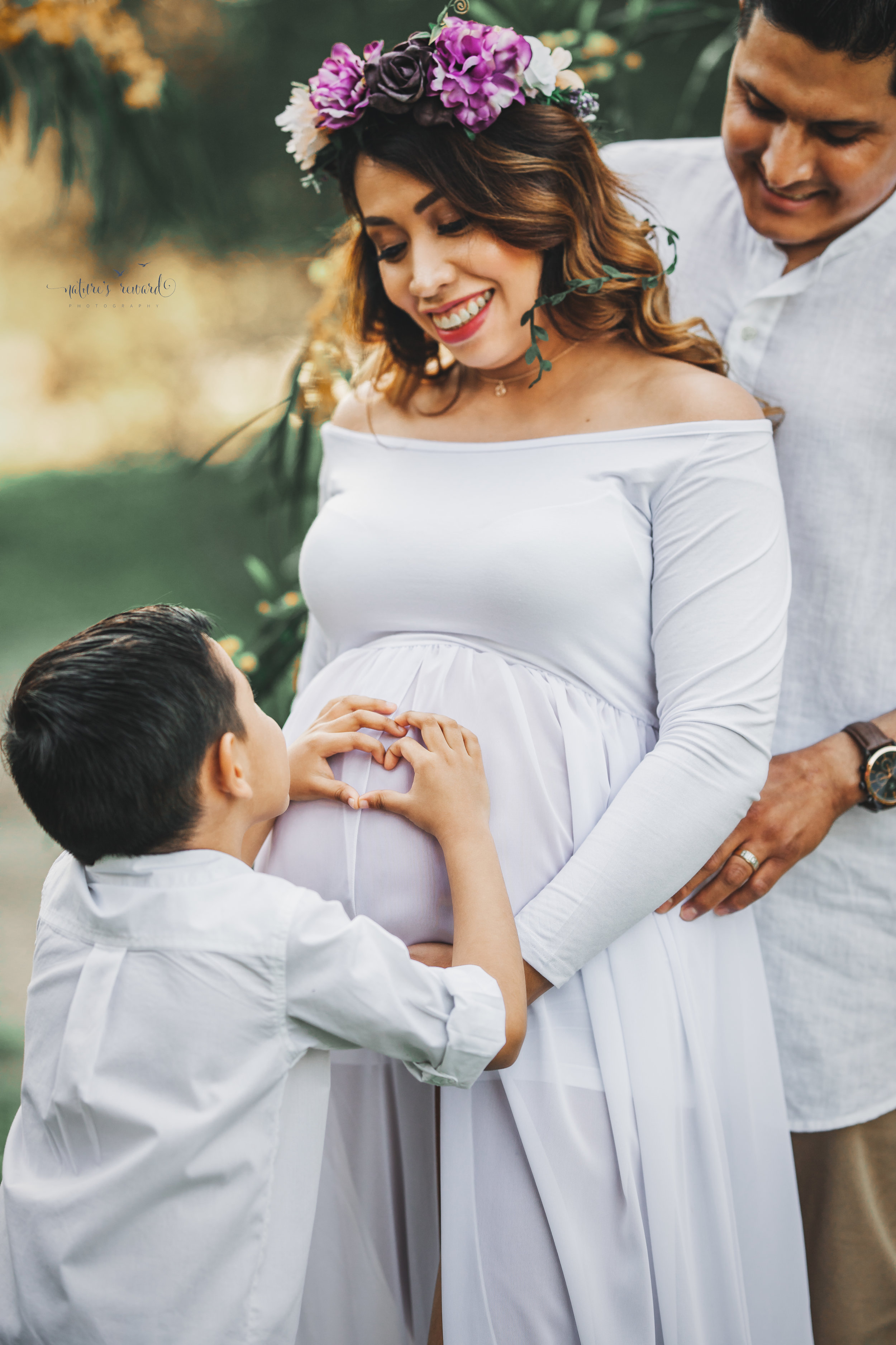 Her son makes a heart on her baby bump!