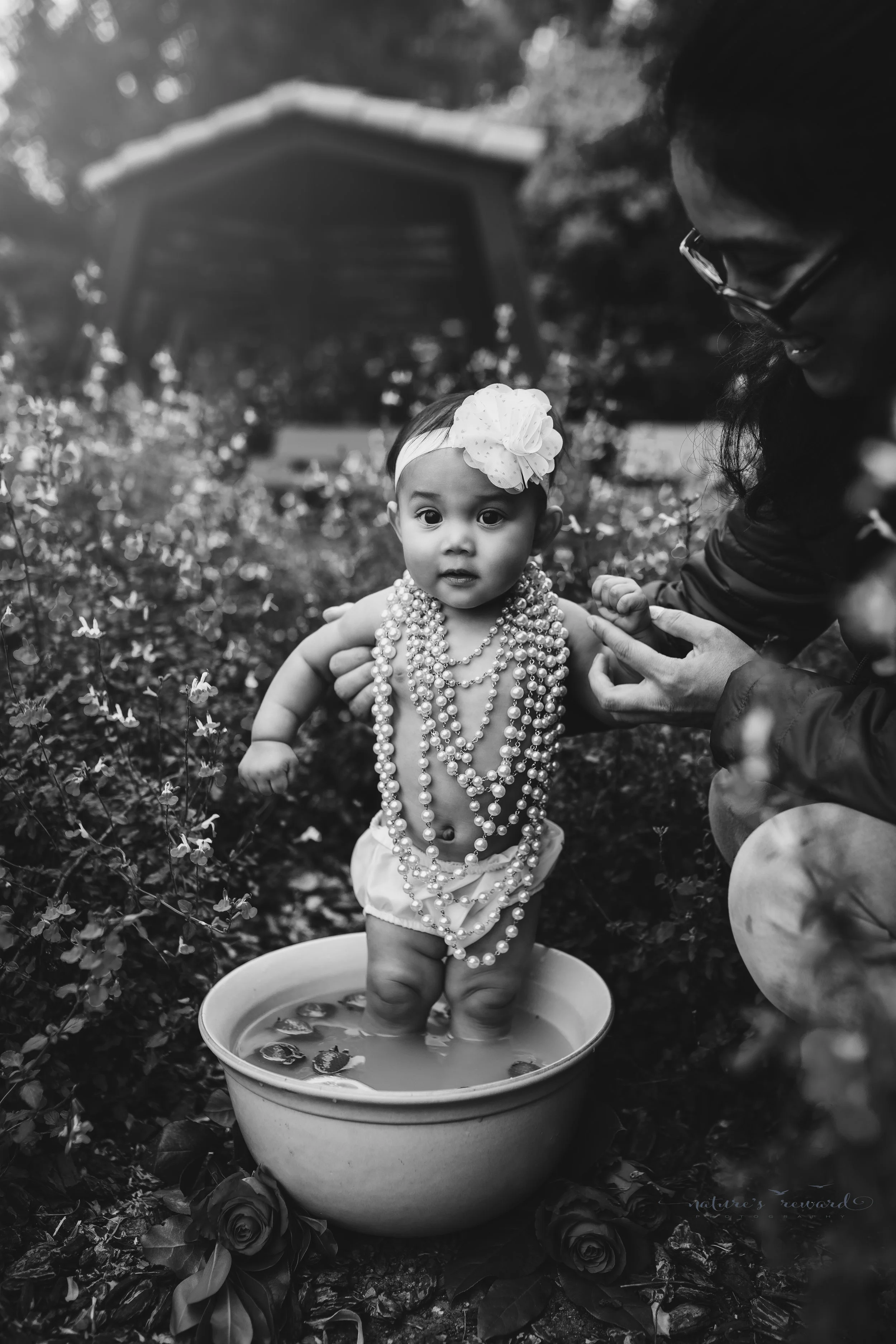 This black and white Strawberry bath session in the park with pops of red in this sitter session by Nature’s Reward Photography