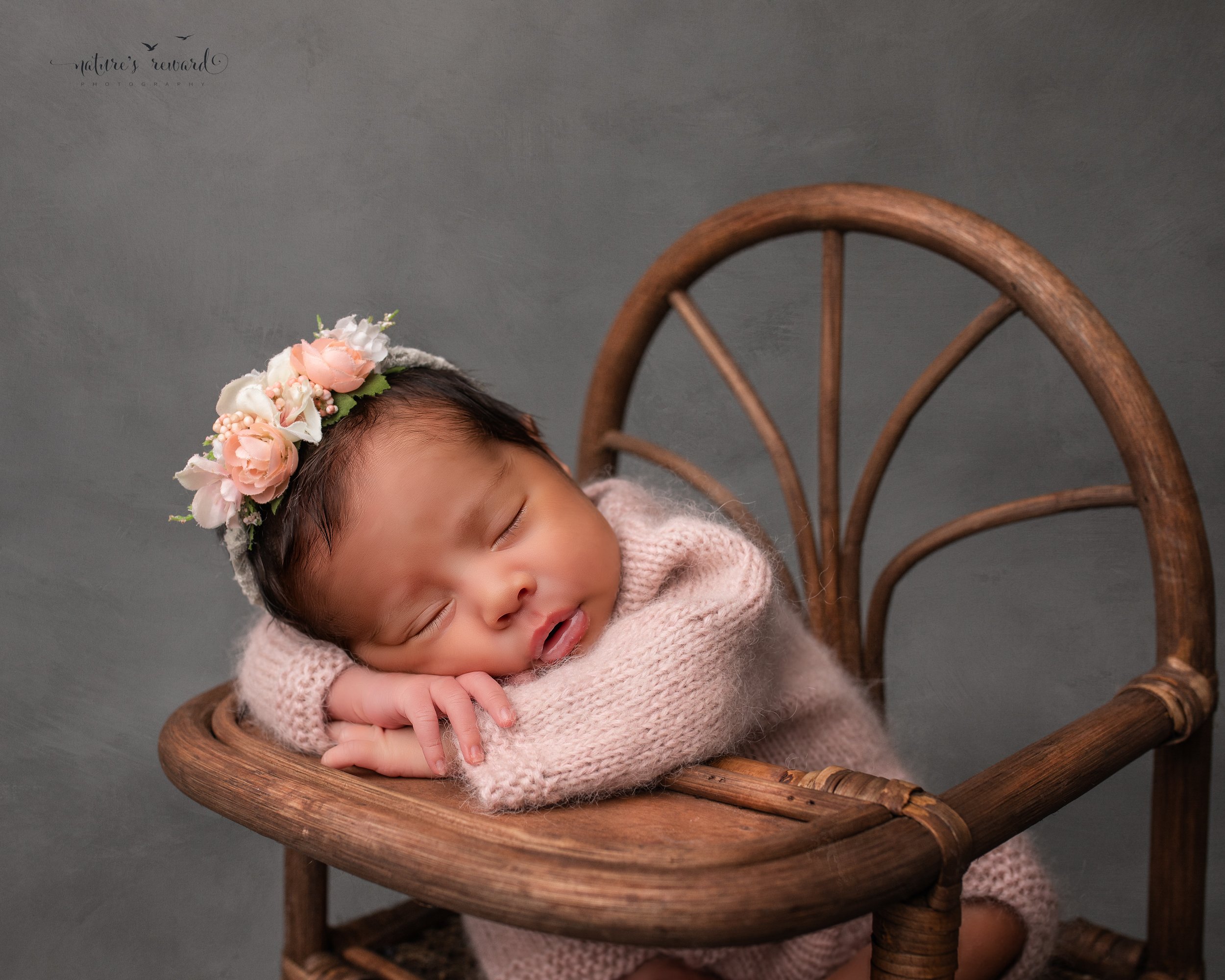 10 Best Newborn Poses to Try (To Maximise Cuteness)