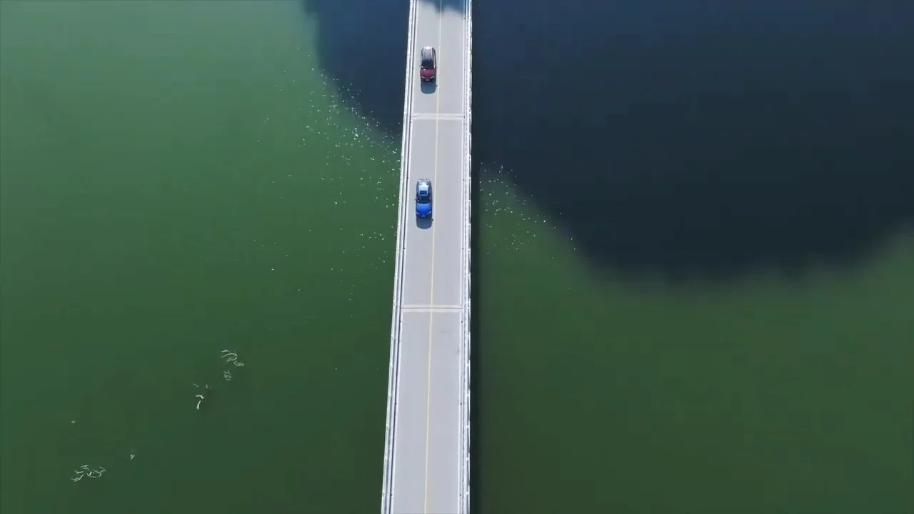 VideoScreenshot--BMWi2022-12-28BMWi----8’22”.JPG