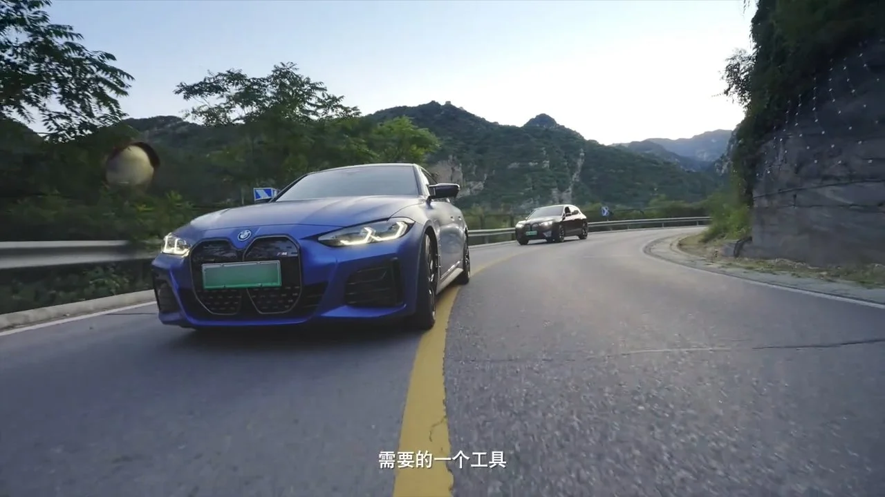 VideoScreenshot--BMWi2022-12-28BMWi----8’33”.JPG
