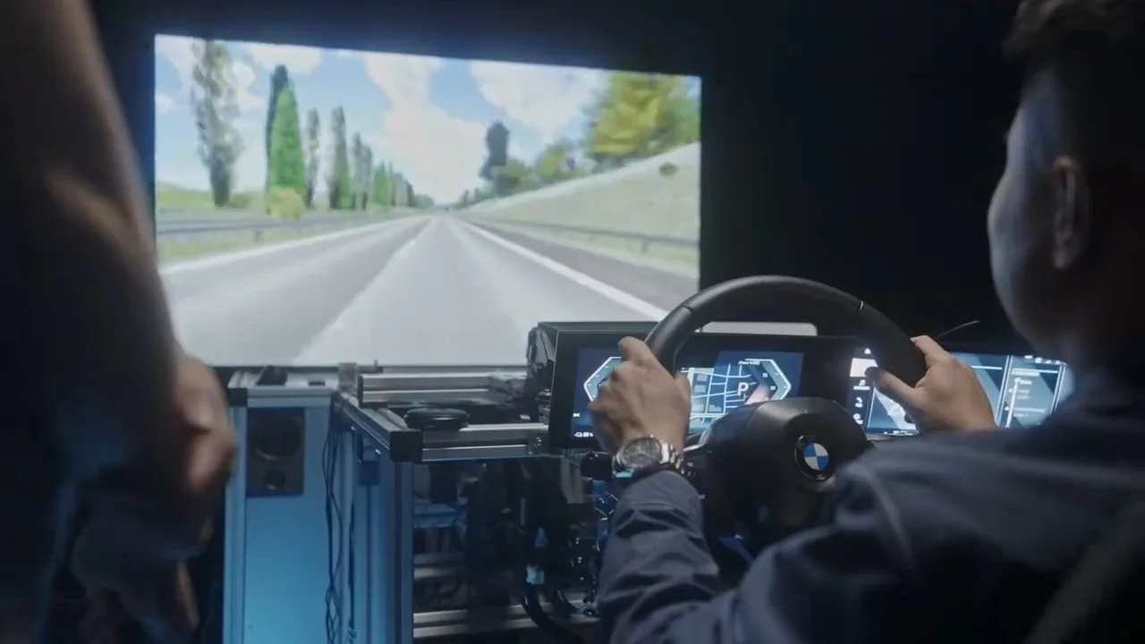 VideoScreenshot--BMWi2022-12-28BMWi----0’11”.JPG