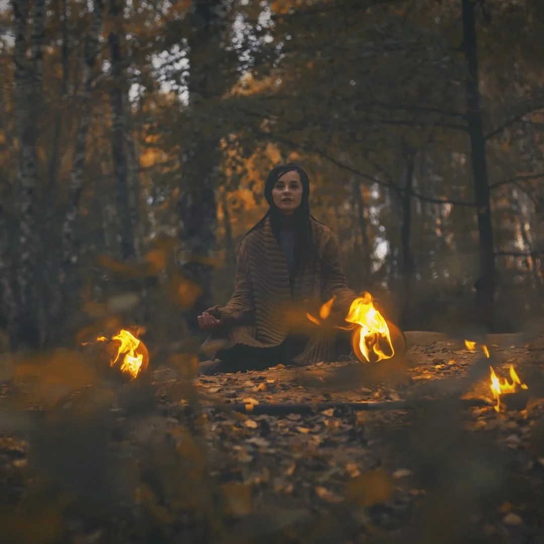 &ldquo;For now we rest. We wait. We find value in this time of dormancy, watched over by Persephone, Demeter and Hecate.&rdquo; From Enchanted Journeys: Guided Meditations for Magical Transformation
🌙🍂🖤 
#SacredPause #AutumnStillness #GoddessGuide