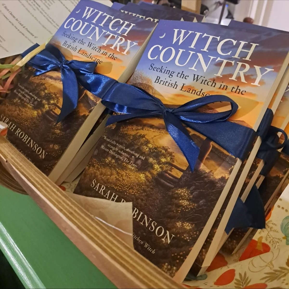 I was excited and nervous for my first live book launch in a very long time! 📚🕯️🧙‍♀️🍂✨ Lucky for me I was so warmly welcomed by a coven of creative souls! @pickwickpotterypainting and @pickwick_brewery were wonderful hosts and @13thirteen_moo