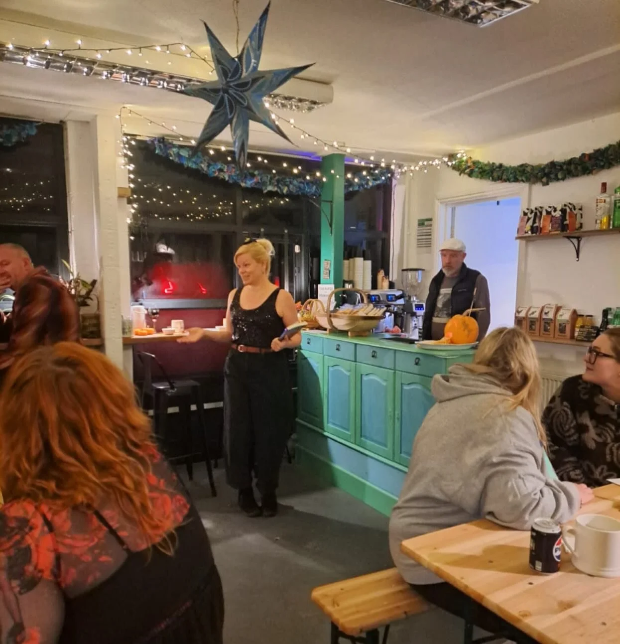 This time last month I was sharing sparkling fairy tales at @pickwick_brewery @pickwickpotterypainting ✨🕯️💌 the perfect way to send #witchcountry into the world and begin the sparkling season! 🕯️✨