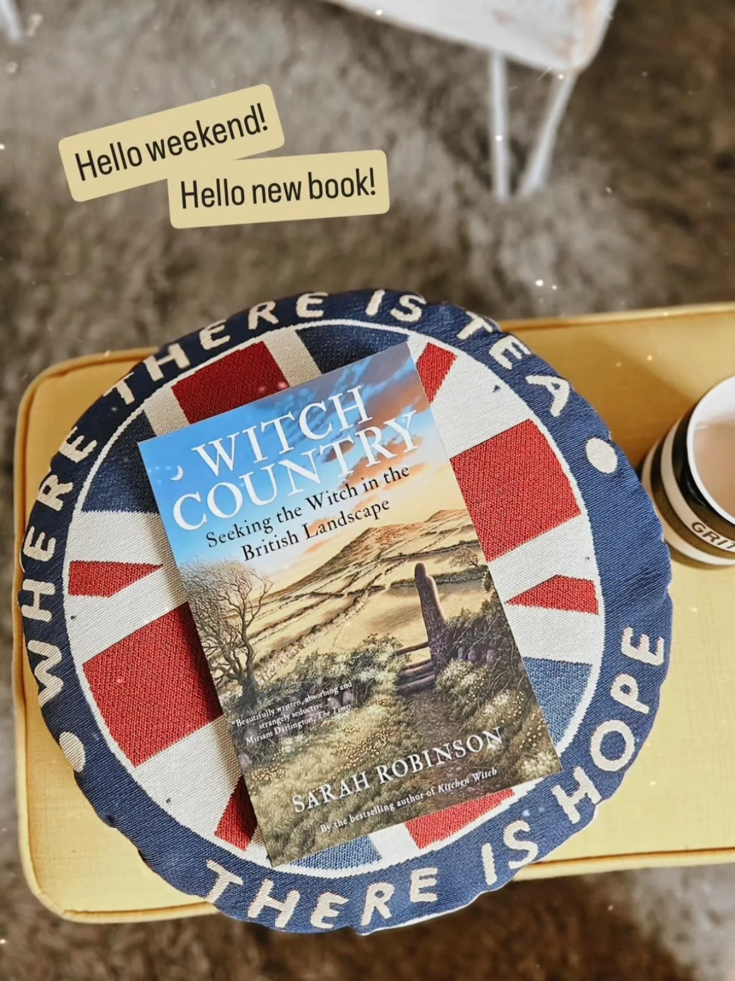 Fab pic of Witch Country ✨Thankyou @cookthebooth !!&hearts;️🕯️☕️📚🇬🇧
#witchcountry #wherethereisteathereishope #unionflag #witch
