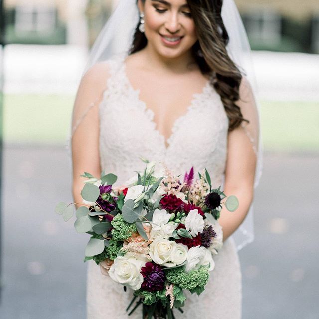 Diana was so beautiful❤️ #bridalbouquet #weddingflowers #weddinginspo #fallweddings @diana_carolina28 @amberdawnphotography @artisticimagery @hvcc1897