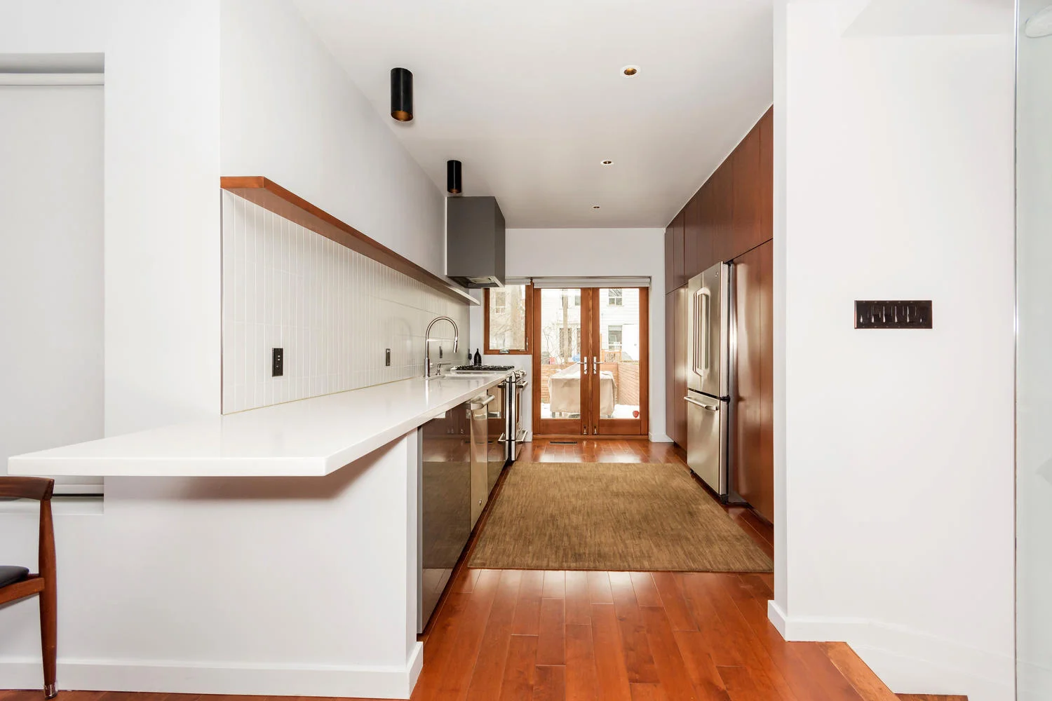 128 Booth Ave Toronto ON M4M-large-011-17-Kitchen-1500x1000-72dpi.jpg