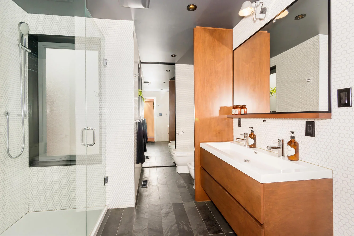 128 Booth Ave Toronto ON M4M-large-018-22-Master Bath-1499x1000-72dpi.jpg