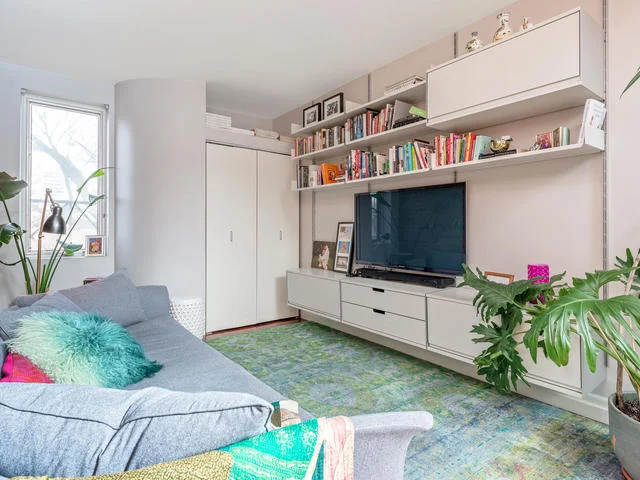 183 Seaton Street toronto ON-MLS_Size-027-27-Family Room-640x480-72dpi.jpg