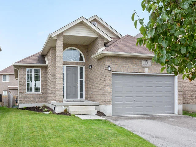 81 Soverigns Gate Barrie ON-MLS_Size-002-33-Exterior-640x480-72dpi.jpg