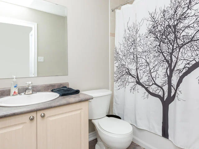 81 Soverigns Gate Barrie ON-MLS_Size-019-31-Bathroom-640x480-72dpi.jpg