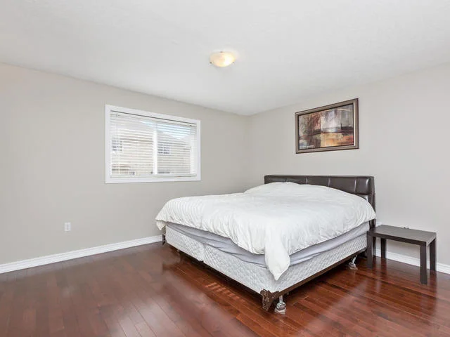 81 Soverigns Gate Barrie ON-MLS_Size-020-20-Master Bedroom-640x480-72dpi.jpg