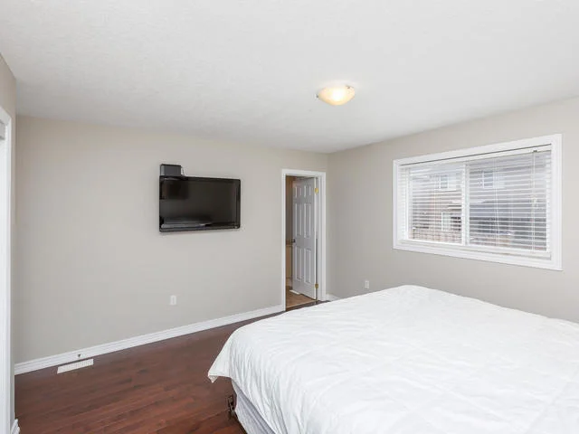 81 Soverigns Gate Barrie ON-MLS_Size-021-28-Master Bedroom-640x480-72dpi.jpg