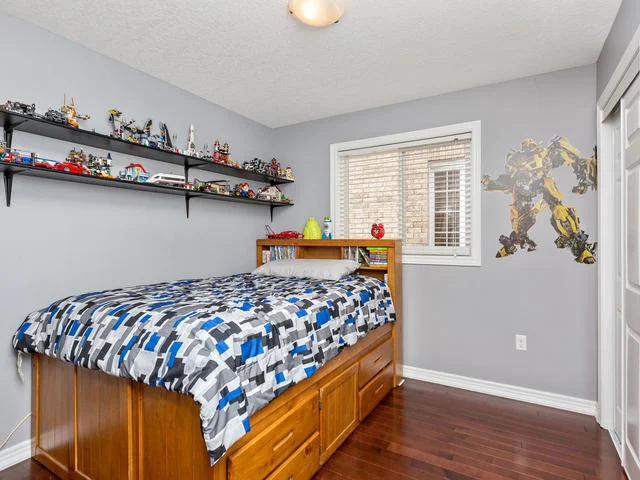 81 Soverigns Gate Barrie ON-MLS_Size-023-15-Bedroom-640x480-72dpi.jpg