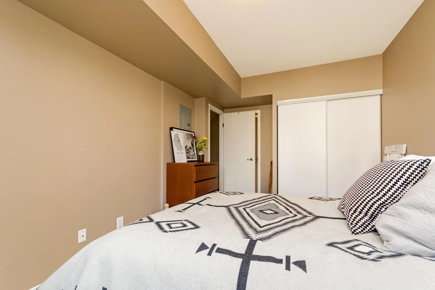 54 East Liberty 1034 Toronto-large-020-20-Master Bedroom-1500x1000-72dpi.jpg